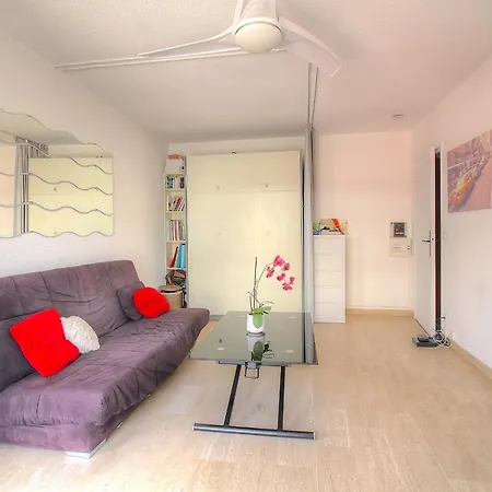 Διαμέρισμα Bright Air-conditioned Studio 'nereides *